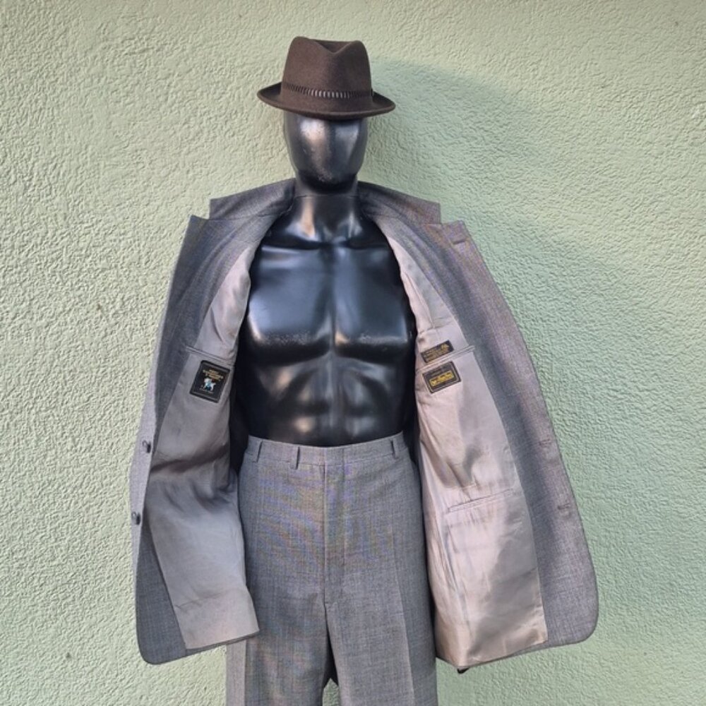 Hart Schaffner & Marx Men's Vintage Gray (2) PC Classic Suit - Picture 15 of 17